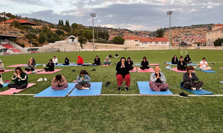 Güney'de kadınlar yoga ile hareketli yaşamı vurguladı