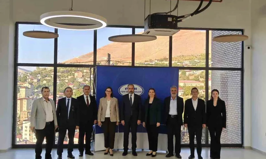Rektör Şevli Bitlis'teki Eren Fen ve Teknoloji Lisesi'nin eğitim vizyonunu yerinde inceledi