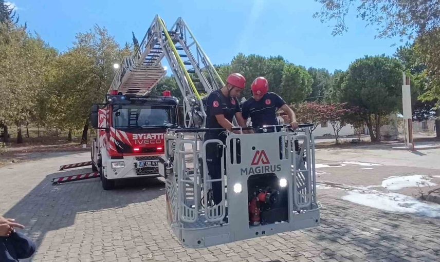 Manavgat itfaiyesinin müdahale gücü 42 metre merdiveyle ve çok maksatlı araçla güçlendi