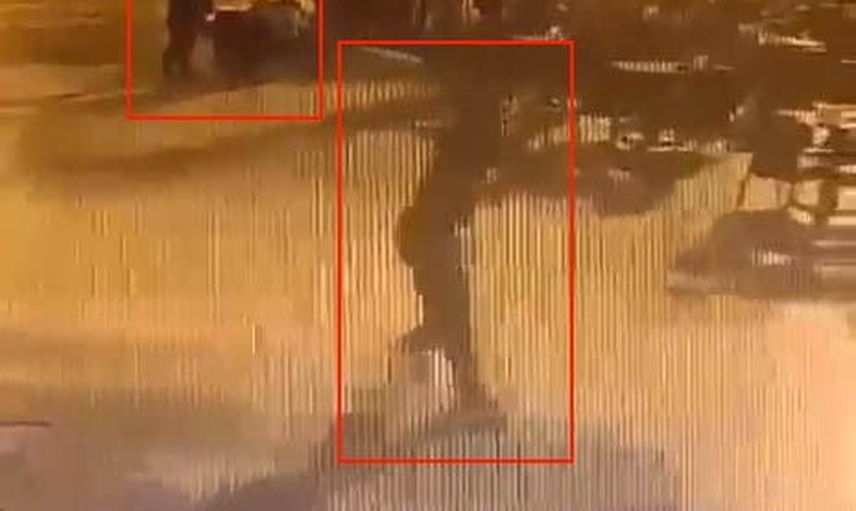 Çiğli'de belediyeye ait kafeye gece kurşunlaması kamerada
