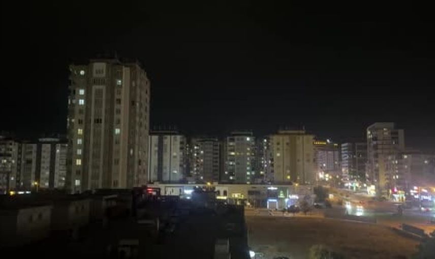 Gaziantep gecesini gündüze çeviren şimşek gösterisi
