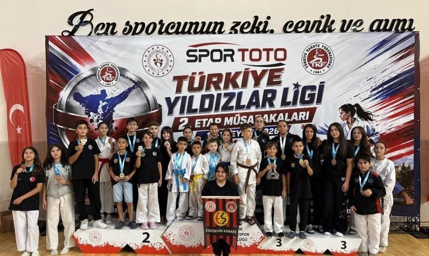 Eskişehir'de Spor Toto Yıldızlar Ligi karate karşılaşmaları ev sahibini madalya lideri yaptı