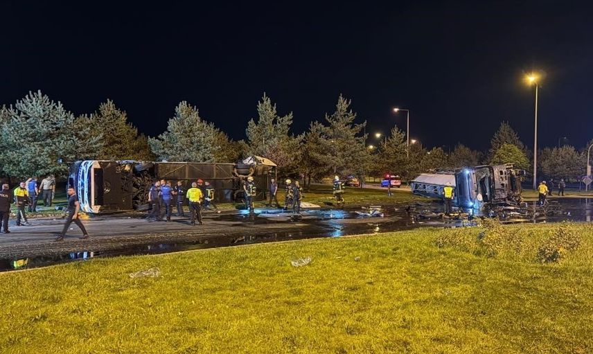 Kayseri'de kavşakta çarpışma sonrası akaryakıt sızıntısı: facianın eşiğinden dönüldü