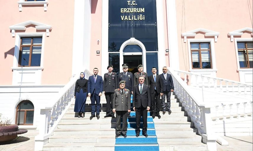 Genelkurmay başkanı Bayraktaroğlu valilikte kent gündemini değerlendirdi