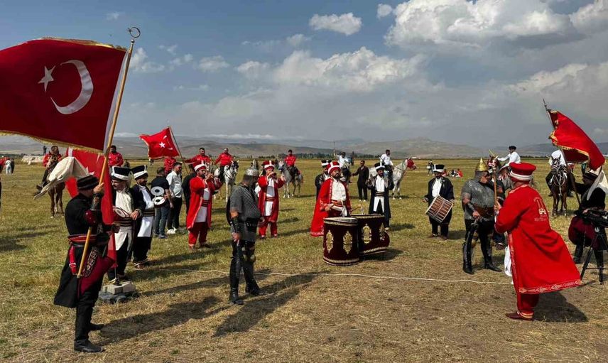 Ağrı'da dört yıl aradan sonra at geleneği yarışlarla canlandı
