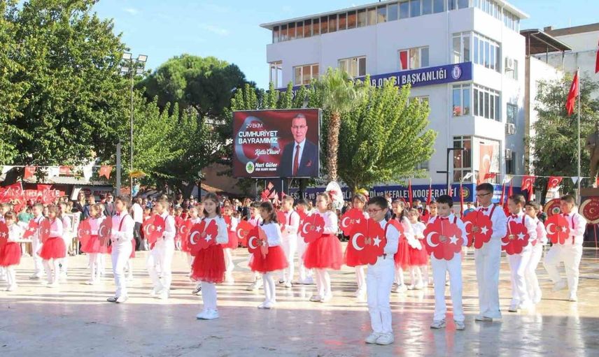 Köşk’te Cumhuriyet Bayramı 103. yılında meydanlarda coşkuyla anıldı