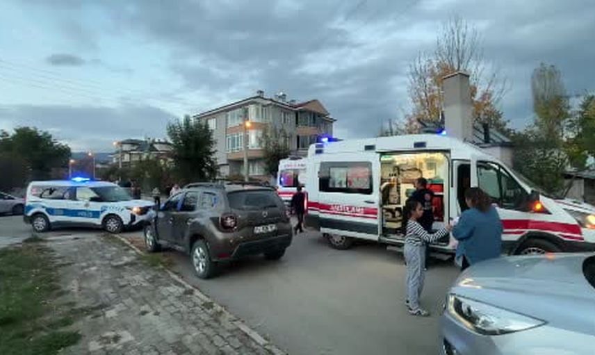 Bolu'da sokak ortasında çarpışma: cip ve otomobilde 4 yaralı