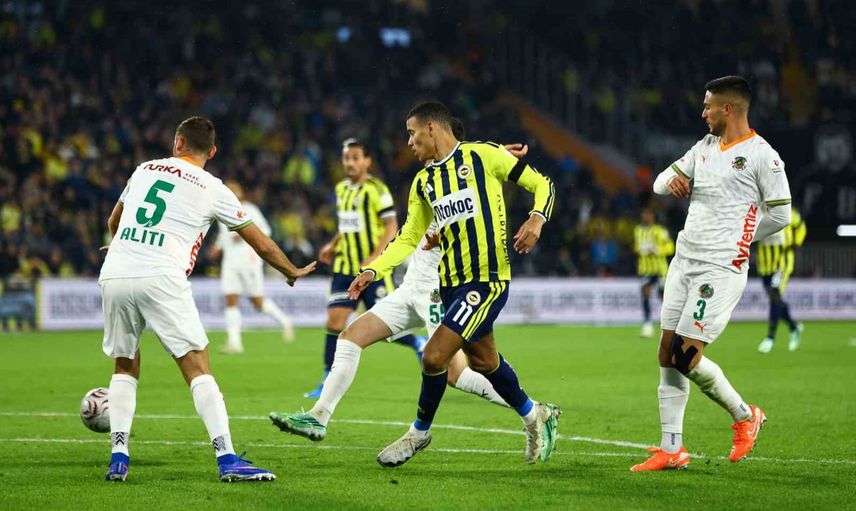 Fenerbahçe ilk yarıda Lukaku ile 1-0 öne geçti