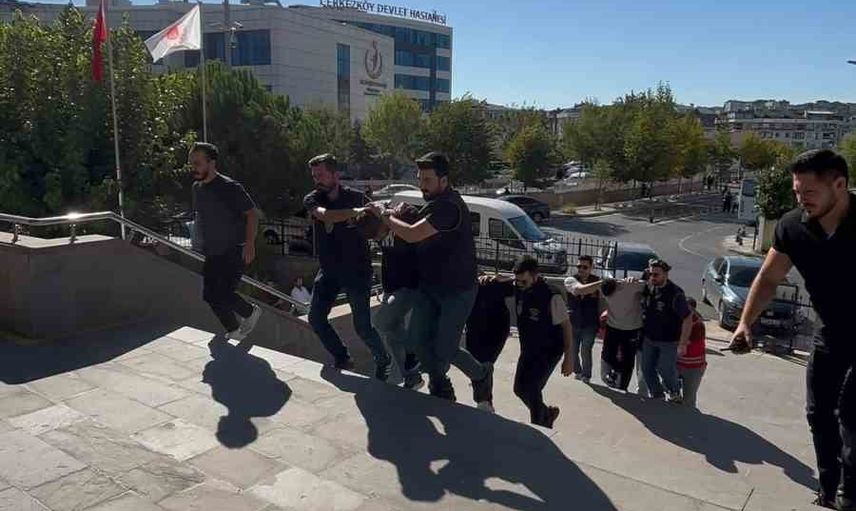 Telefonundaki mesaja sinirlenen ağabey parkta ateş açtı