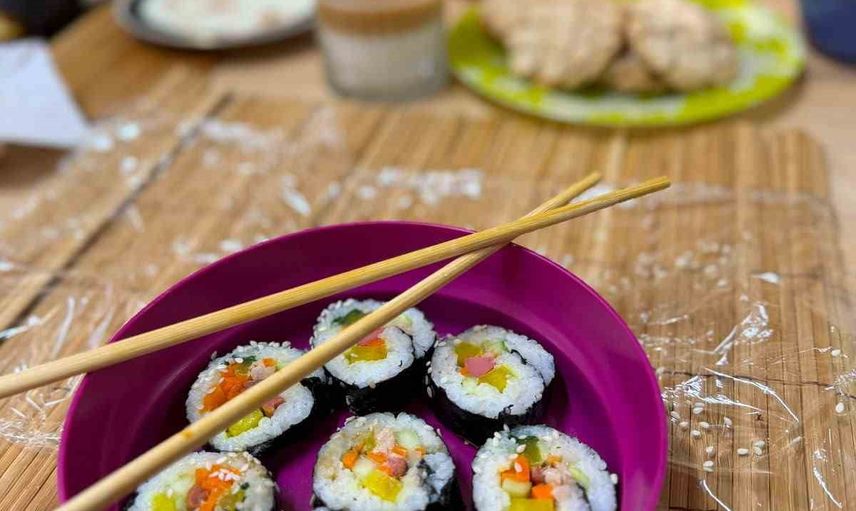 Tavşanlı'da gençler gimbap atölyesiyle Kore mutfağına adım attı