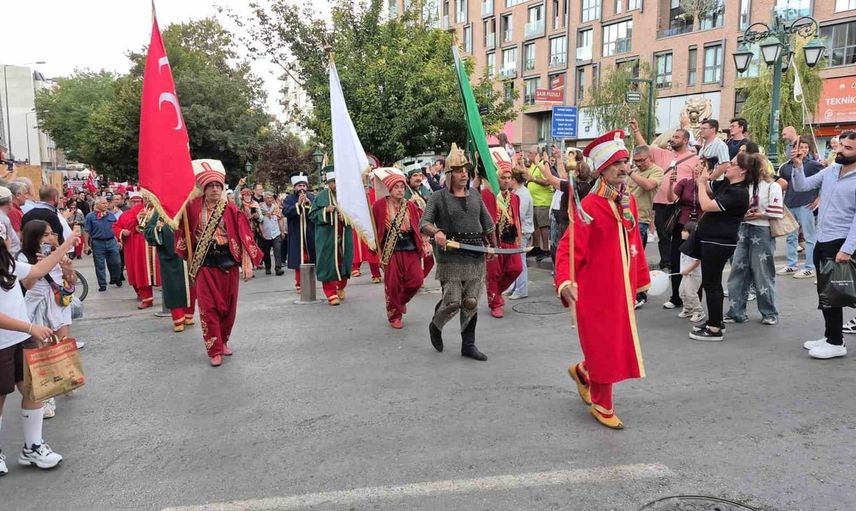 Eskişehir yörük yürüyüşünde mehteran coşkusu ve samimi karşılaşma