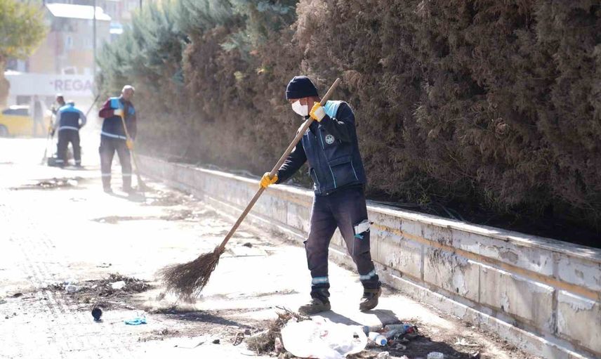Boşalan konteyner bölgeleri yıkanıyor: Battalgazi'de temizlik seferberliği