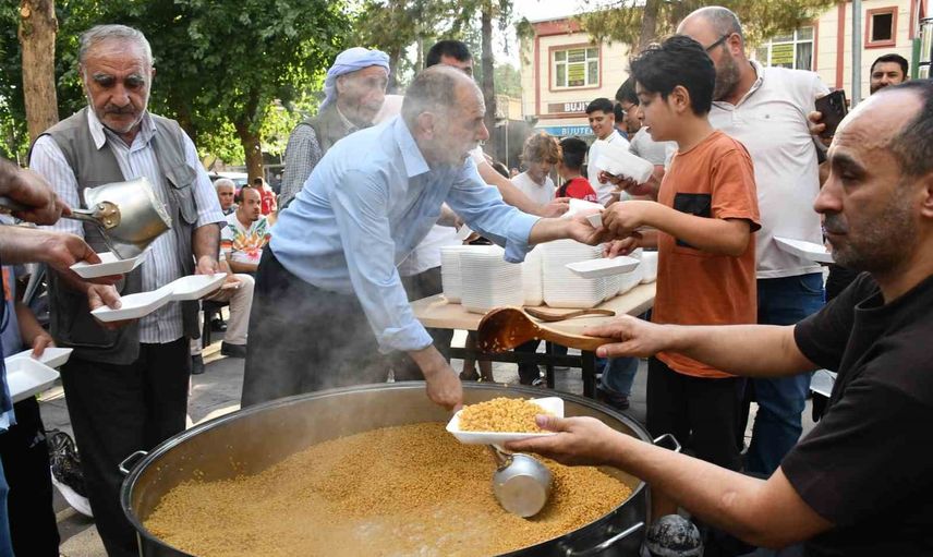Büyük kazanlar sokakta kaynadı: Siverek'te bulgur geleneği yaşatıldı