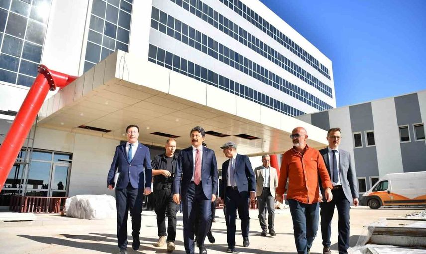 Vali Demiryürek yeni hastanenin çevre ve ulaşım planlarını sahada değerlendirdi