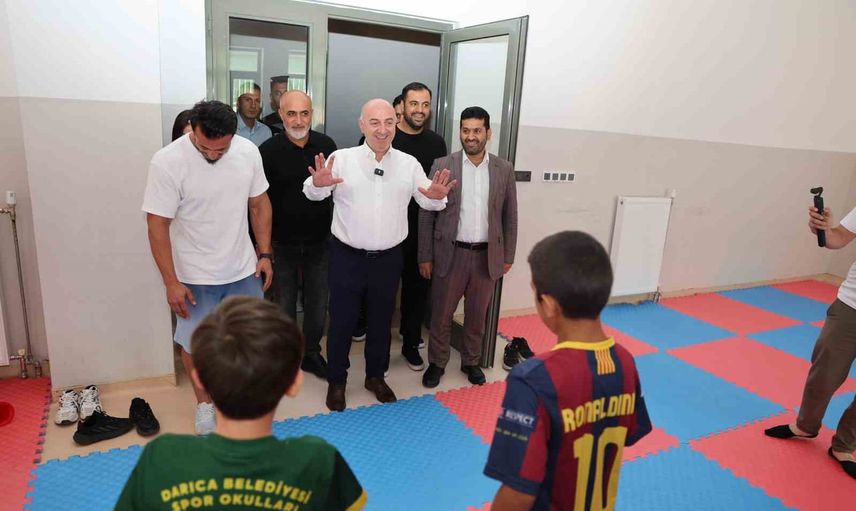 Çocuklar için ücretsiz kış spor okulları Darıca'da başladı
