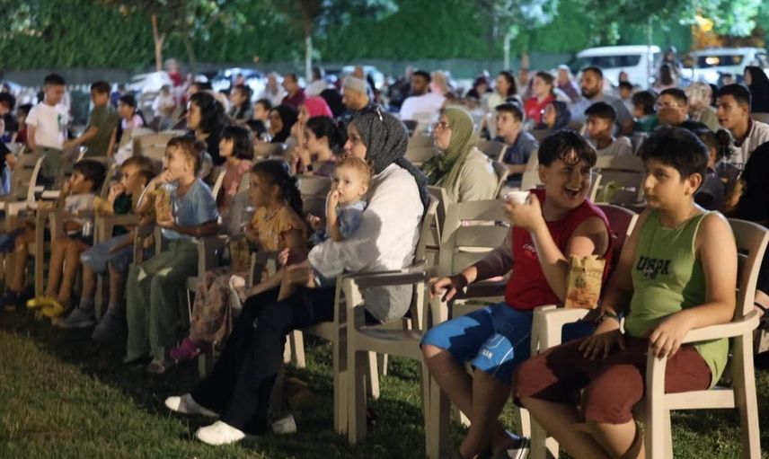 Kartepe’de yaz akşamında yıldızlar altında aile filmi şöleni