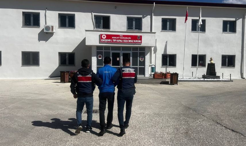 Eskişehir'de 47 yıl hapis cezası bulunan kişi Tepebaşı'nda yakalandı