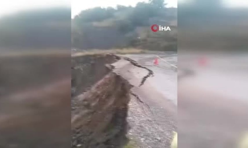 Tokat'ta Ocaklı köy yolu sağanak sonrası çöktü