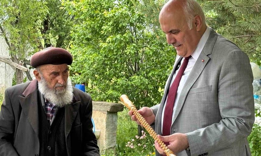 Kızılcahamam’da usta eller: 93 yaşındaki baston yapım geleneği sürüyor
