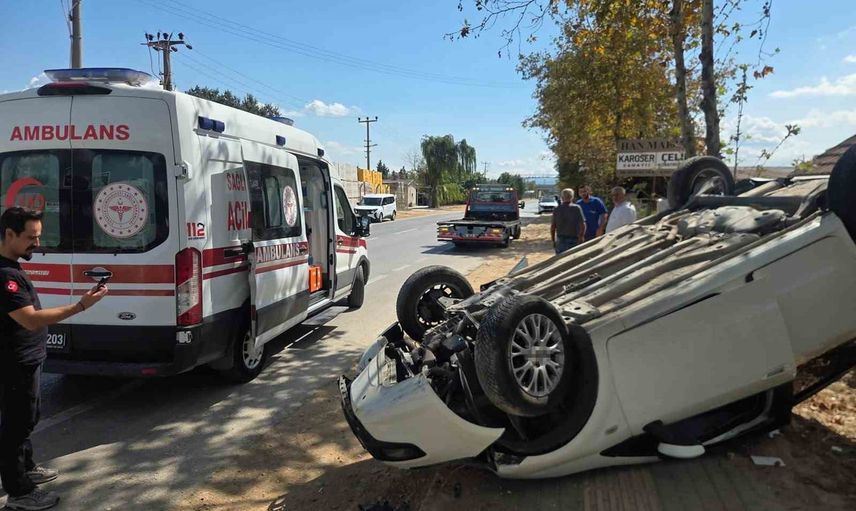 Göl yolu'nda kontrolden çıkan otomobil takla attı: Orhangazi'de baba ve oğlu yaralandı