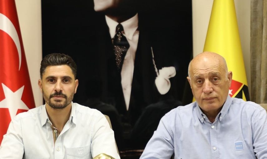 Özer Hurmacı İstanbulspor'da yeni dönemi beş yıllık sözleşmeyle başlattı