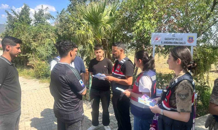 Jandarma 213 öğrenciye KADES ve terörizme karşı farkındalık eğitimi verdi
