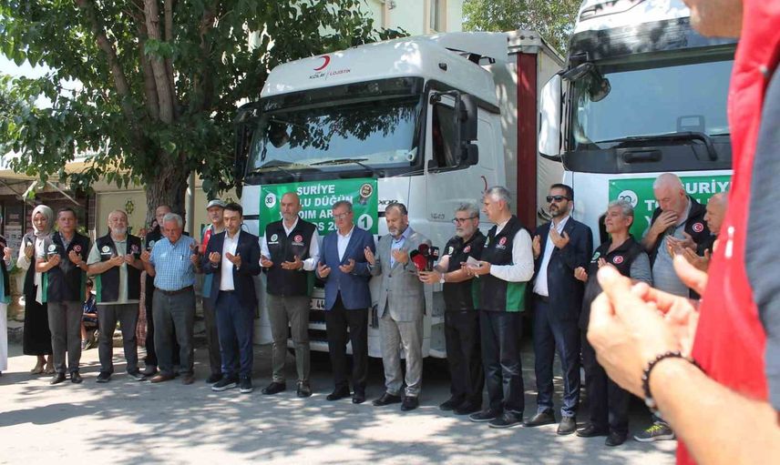 Konya’dan üç tır umut: Suriyeli nişanlı çiftlere 30 bin parça aynı yardım