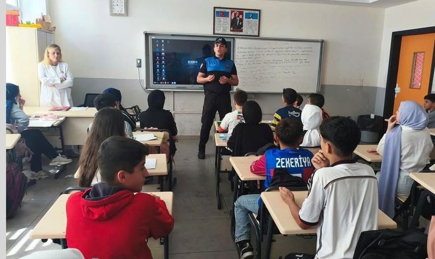 Öğrencilerle polis arasında güven ve rehberlik köprüsü