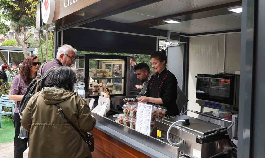 Kadın emeği fabrikasıyla Efeler’in lezzetleri dünyaya taşınıyor