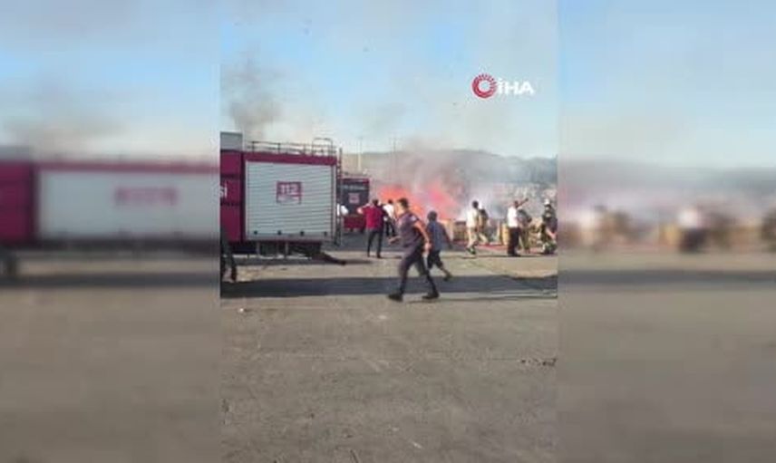 Nilüfer köyünde hurda kağıt deposunda yangın: çalışan dumandan etkilendi