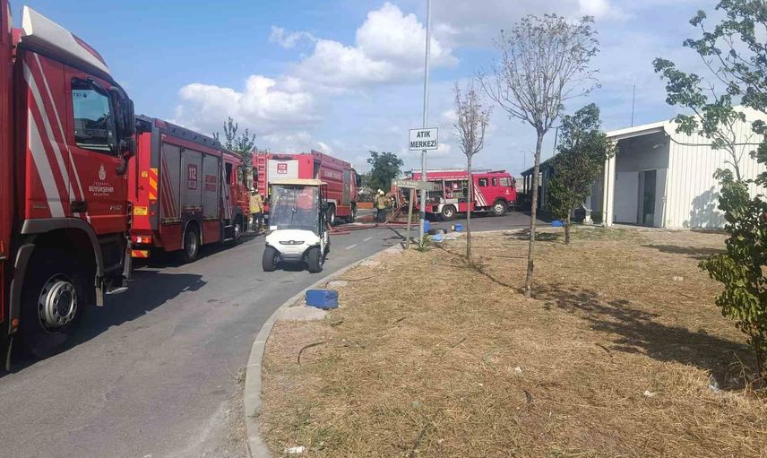 Bakırköy'de hastane bahçesinde başlayan yangın hızla kontrol altına alındı