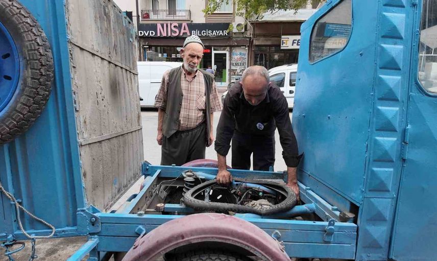 Konya'nın üç tekerlekli yük motosikletleri ustaların elinde ikinci baharını yaşıyor