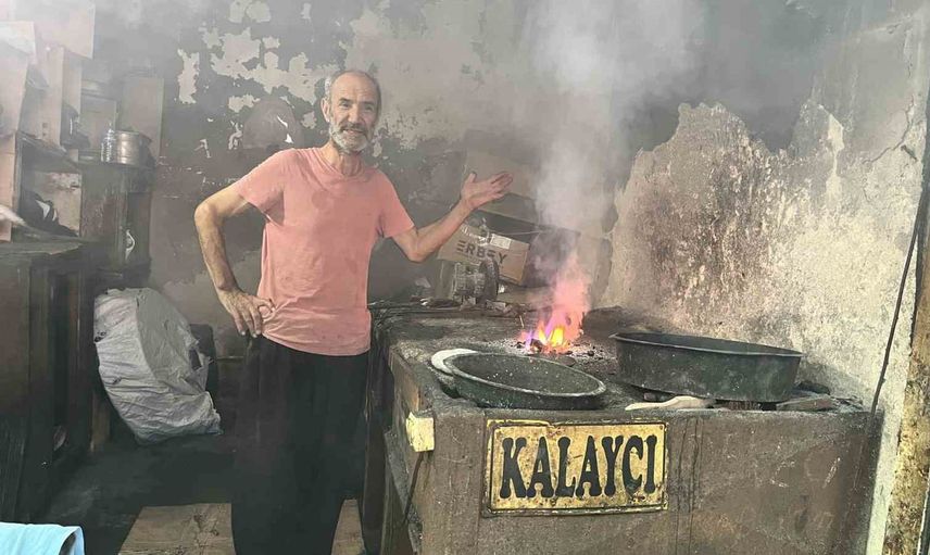 Dördüncü kuşakta Adana'nın bakırına hayat veren kalaycı şair