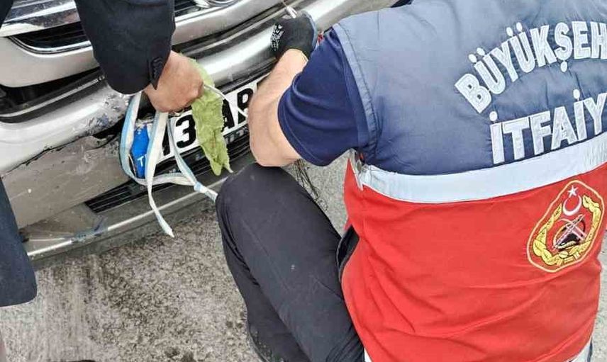 Edremit'te çarpışma: iki otomobilde 4 kişi yaralandı