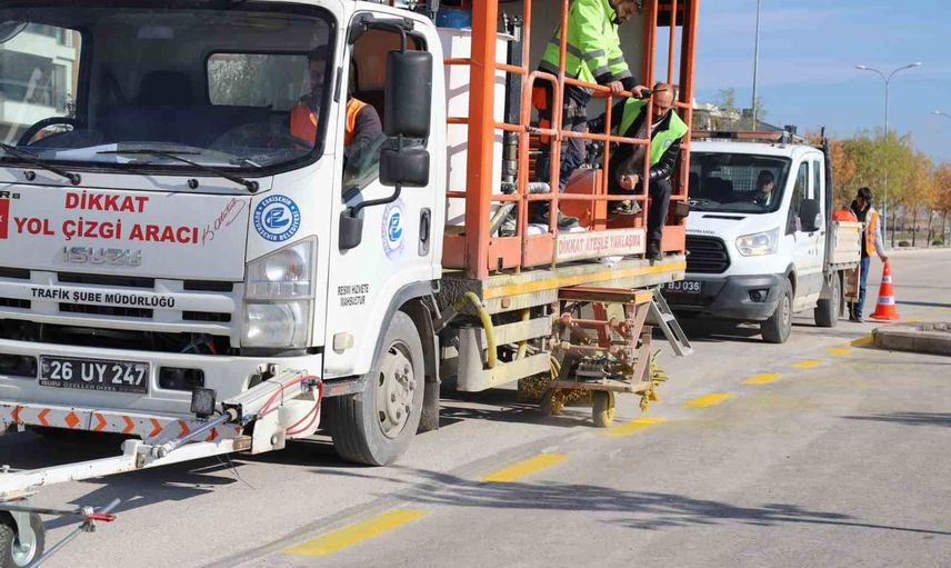 Bulvarlarda çizgi ve işaretlemeyle park düzeni ve güvenlik sağlandı