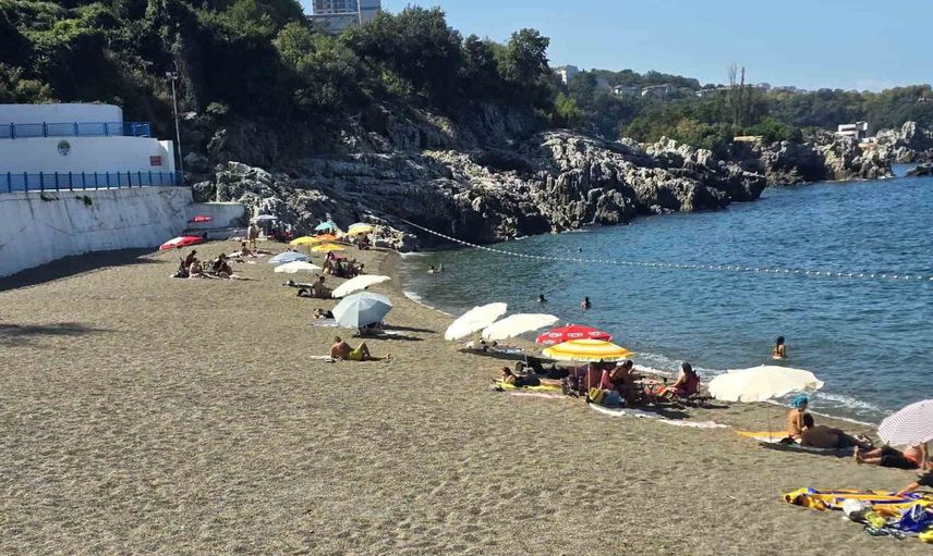 Kapuz plajı'nda yaz havası: yasak kalkınca sahil doldu