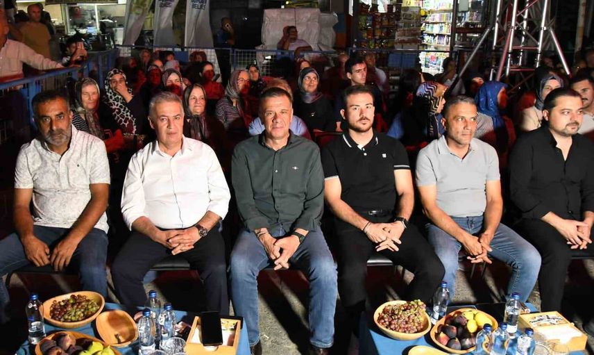 Buharkent'te taze incir festivali alişan konseriyle sona erdi, sanatçı fahri hemşehri ilan edildi