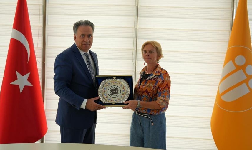 Rektör Akpolat arslantepe kazı ekibini kabul etti: iş birliği ve destek öne çıktı