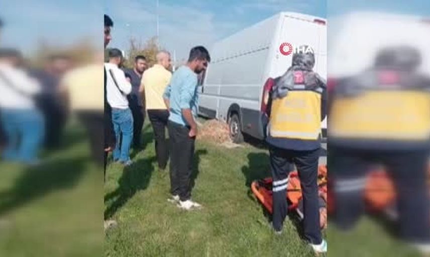 Gaziantep’te kavşak çarpışması: kamyonet refüje çıktı, iki kişi yaralandı