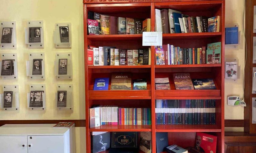 Edebiyatın izleri Ankara'da bir evde yaşıyor: 90'ların şiir kaseti sergide