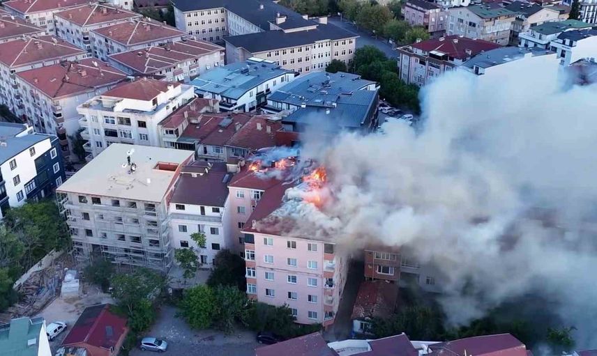 Darıca'da çatı yangını dronla kaydedildi, bina kullanılamaz hale geldi