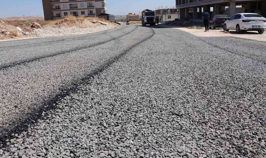 Haliliye'de kırsal yollar için kendi asfaltını üreten adım