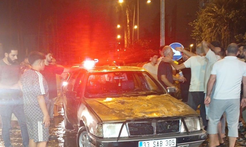 Toros Devlet Hastanesi civarında seyir halindeki otomobil alev aldı