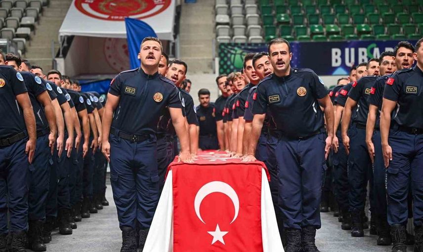 Bursa itfaiyesi 150 yeni eğitimli personelle gücüne güç kattı