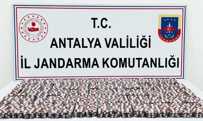 Valiz suç delili oldu: Manavgat'ta 6 bin 540 sentetik hap ele geçirildi
