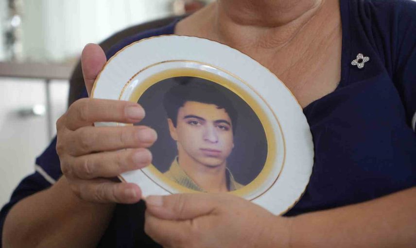 18 mezarın açılmasıyla oğluna ulaşan annenin 4 yıllık bekleyişi