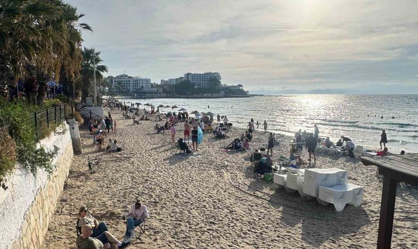 Kuşadası'nda ekimde yazı aratmayan deniz keyfi
