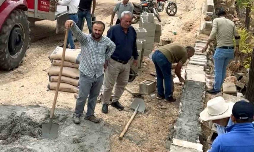 Köklüce sakinleri mezarlığın bakımını kendi imkanlarıyla üstlendi