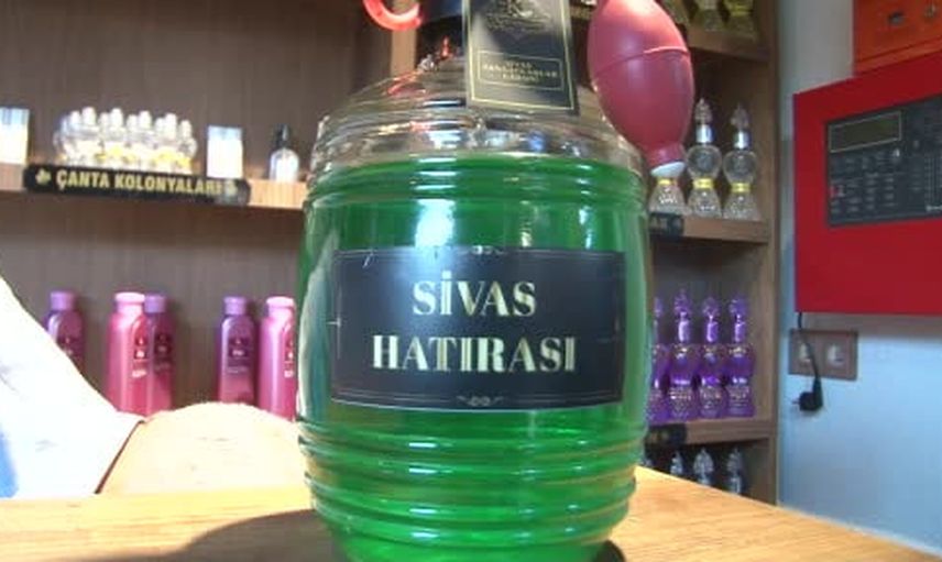 Sivas kalesinin havasını şişeye dolduran zanaatkarın Sivas hatırası kolonyası