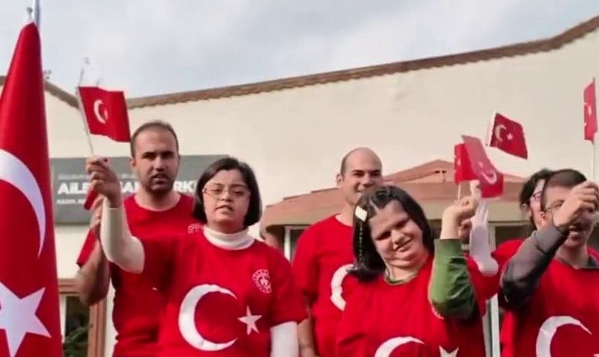 Engelleri aşan coşku: özel öğrencilerin cumhuriyet klibi sosyal medyada ilgi topladı